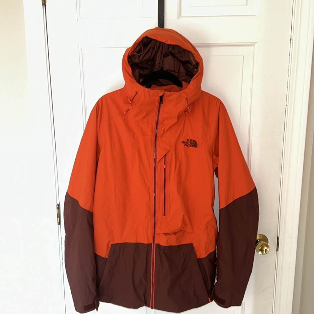 Men’s Northface winter jacket, size Small, burnt orange & brown color.